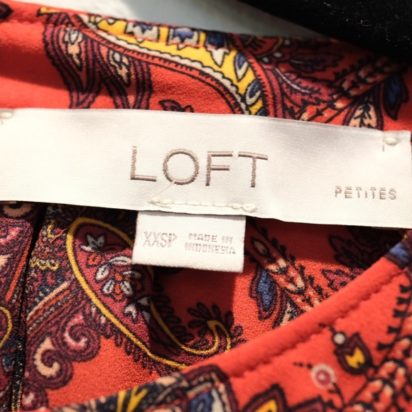 LOFT Petite Red Paisley Blouse *Fits XSP and SP - Picture 6 of 7